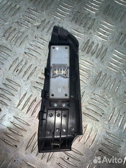 Кнопка стеклоподъемника переднего правого Great