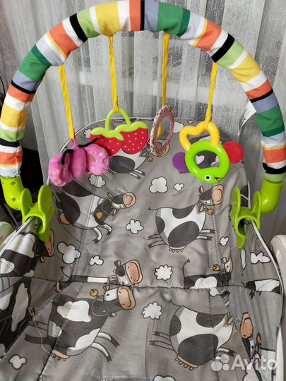 Дуга с подвесными игрушками для малышей