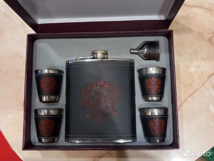 Фляжка и стопки набор
