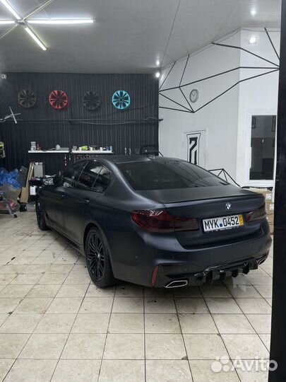 Оклейщик автомобилей