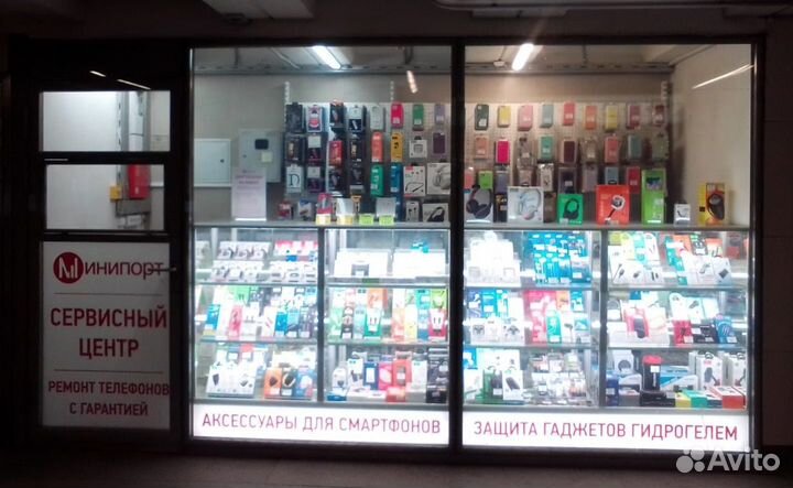 Продавец аксессуаров для мобильных телефонов