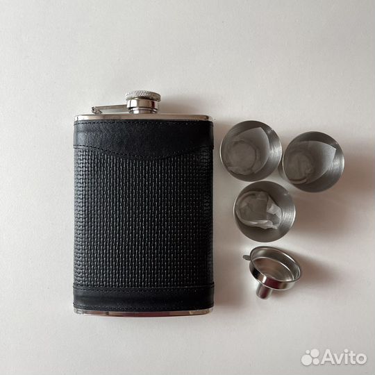 Подарочный набор фляжка и стопки