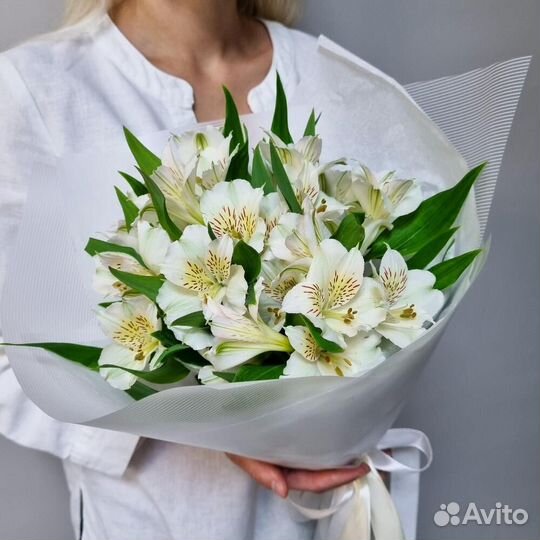 Букет из белых Альстромерий