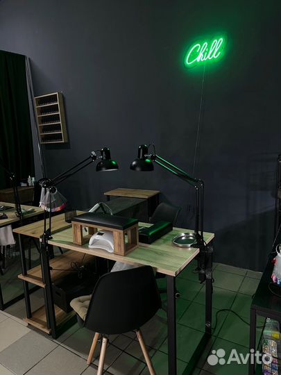 Маникюрный стол