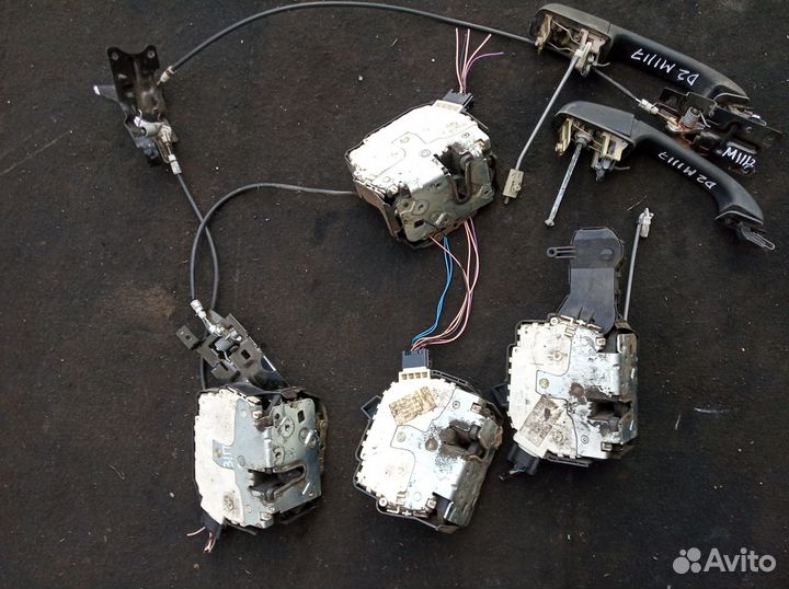 Замок двери Land Rover Discovery 2 1999-04