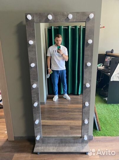 Гримерное зеркало в полный рост