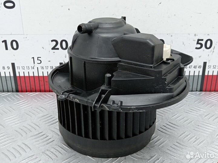 Моторчик печки для Volvo V70 2 28417LDH