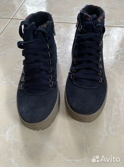 Ботинки утепленные,натуральная кожа(нубук),одеты 1