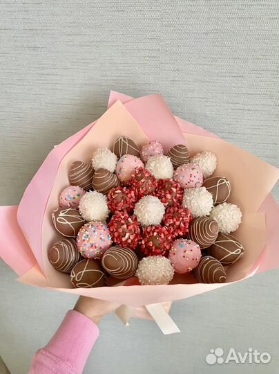 Клубника в шоколаде на 8 Марта