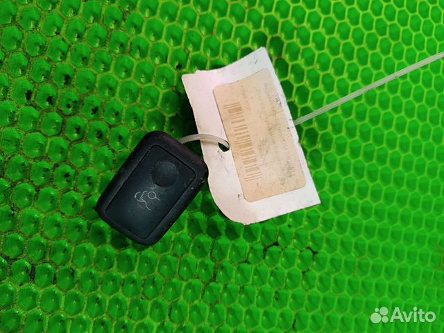 Кнопка открывания багажника Mercedes-Benz C-Class