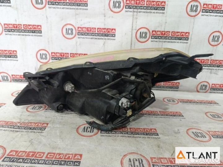 Фара правая toyota vitz