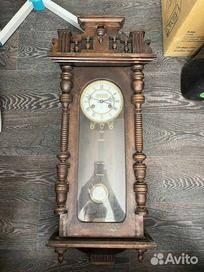 Старинные настенные антикварные часы с боем