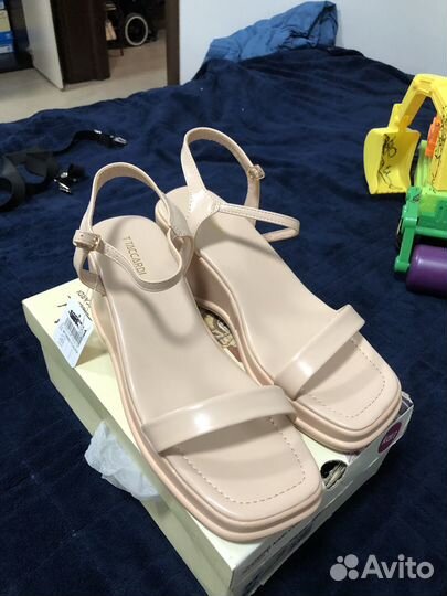 Босоножки женские