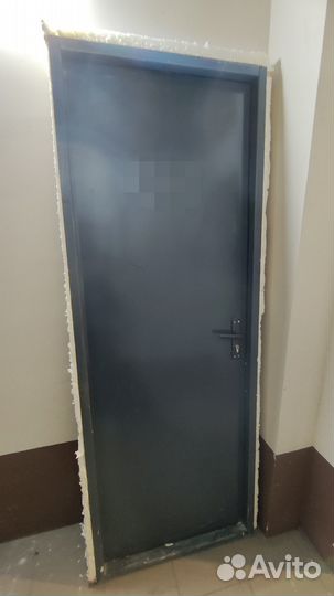 Дверь входная деревянная с коробкой