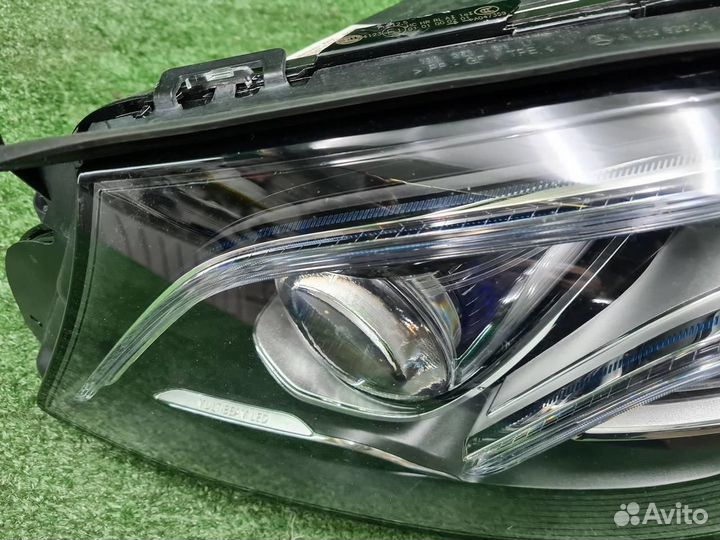 Фара левая Mercedes-Benz E-Class