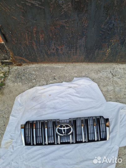 Решетка радиатора toyota Land cruiser 150 2011 год