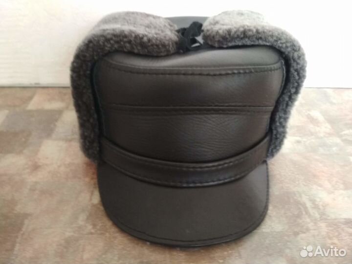 Кожаная шапка с натуральным мехом внутри