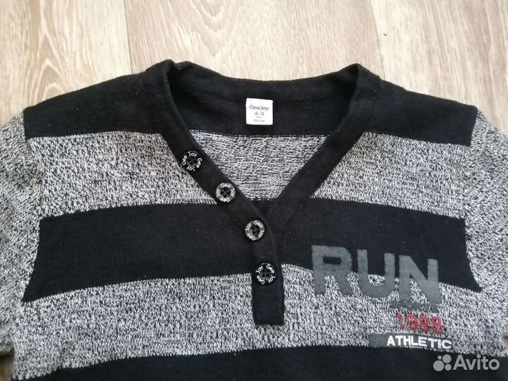 Рубашки и джемпер. Каждая из рубашек надевалась 1р