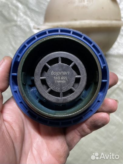 Расширительный бачок Volkswagen Passat B3