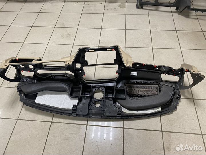 BMW F10 торпедо под ремонт