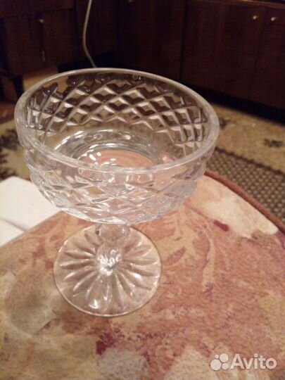Хрустальная конфетница на ножке