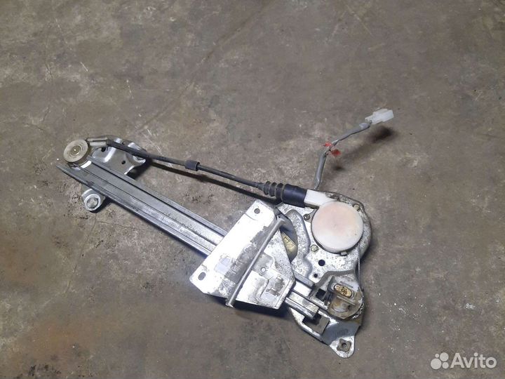 Задний правый стеклоподъёмник mazda 626 GE