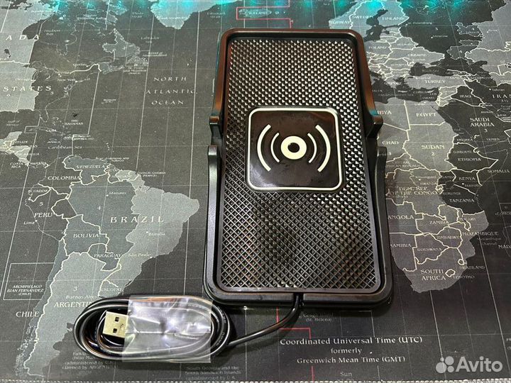 Автомобильный коврик для авто с зарядкой