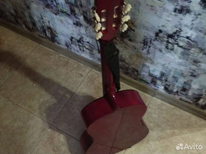 Классическая гитара шестиструнная