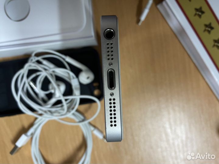iPhone SE, 32 ГБ