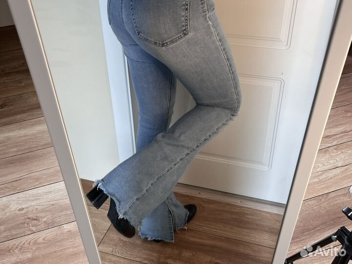 Джинсы клеш