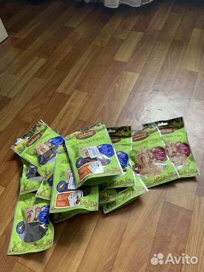 Корм и лакомства для маленьких пород собак