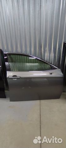 Передняя дверь Toyota Camry 70
