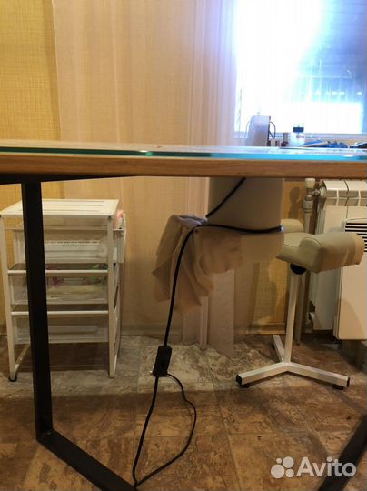 Маникюрный стол