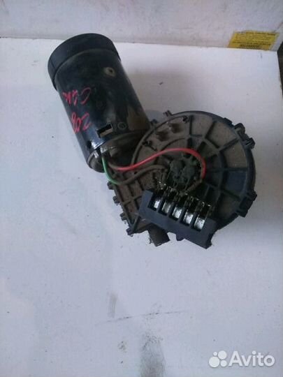 Моторчик стеклоочистителя передний