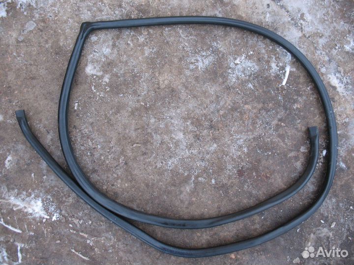 Задний левый уплотнитель Kia Spectra