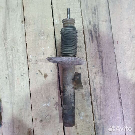 Стойка передняя левая BMW X3 E83