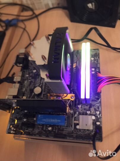 Материнская плата с процессором и памятью