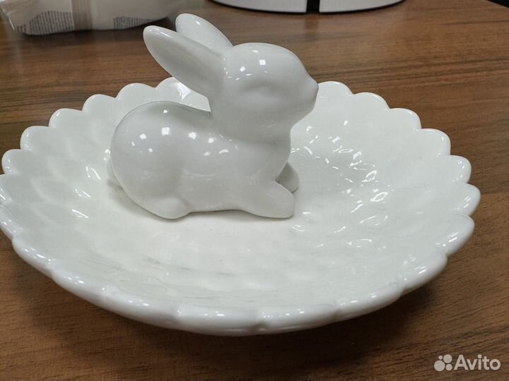 Блюдце с зайцем