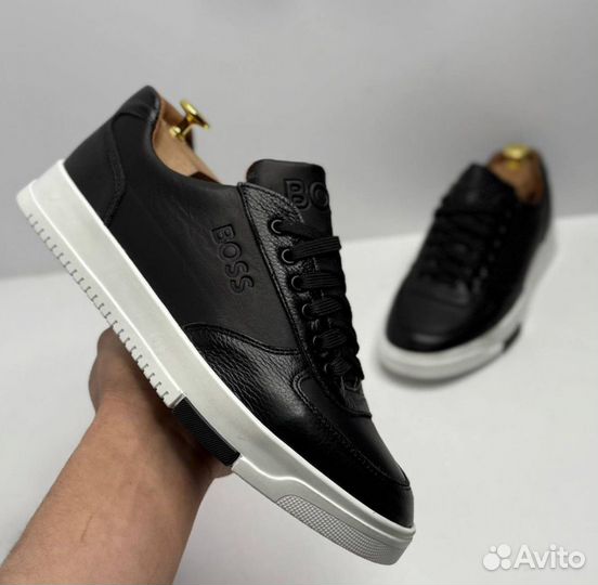 Кроссовки Boss эргономичные
