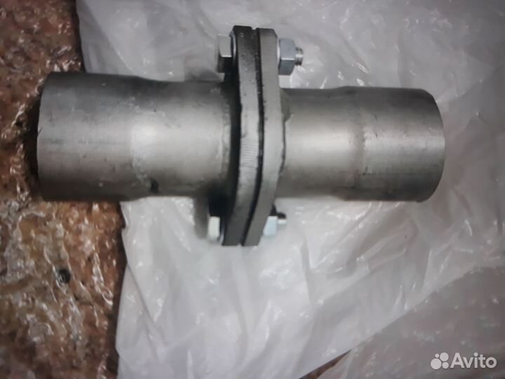 Фланец глушителя 6055. На 2 размера трубы