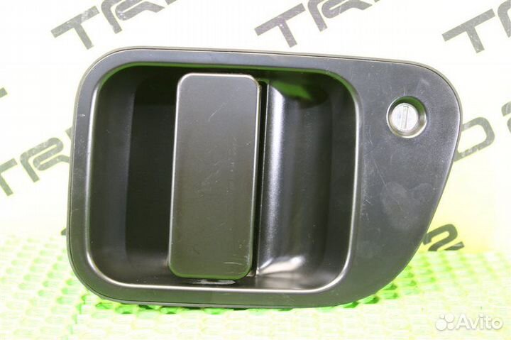 Ручка двери внешняя задняя левая Mitsubishi Delica