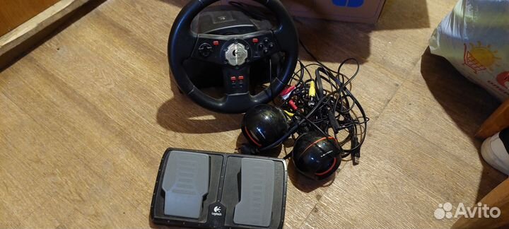 Игровой руль с педалями