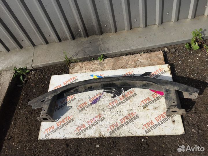 Фольксваген Пассат Брус переднего бампера