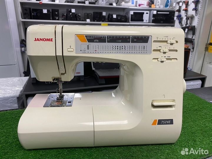 Швейная машина Janome 7524Е