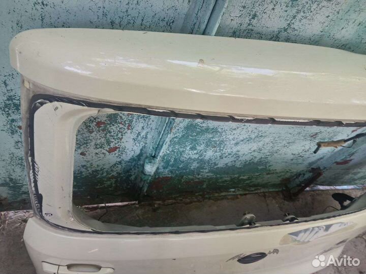 Дверь багажника Nissan cub z11