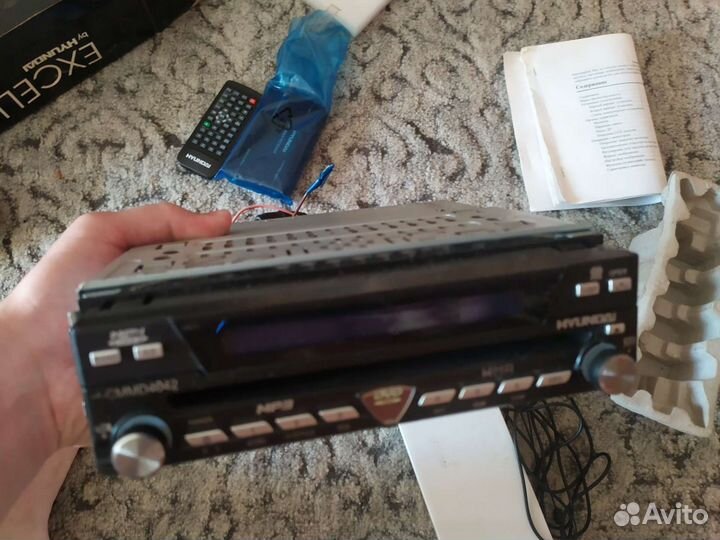 Мультимедийный центр Hyundai H-cmmd4042