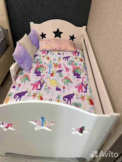 Кроватка с бортиком из массива сингл для малыша