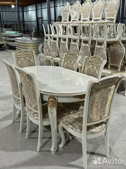 Стол и стулья для кухни. В наличии