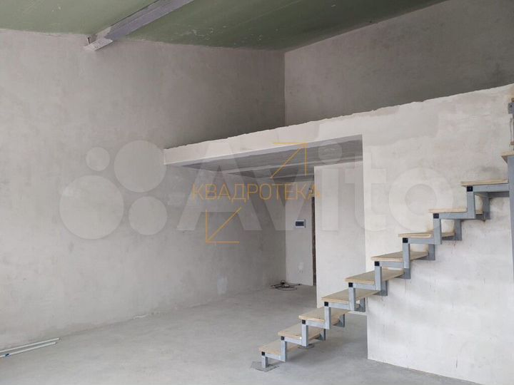 2-к. квартира, 67 м², 3/3 эт.