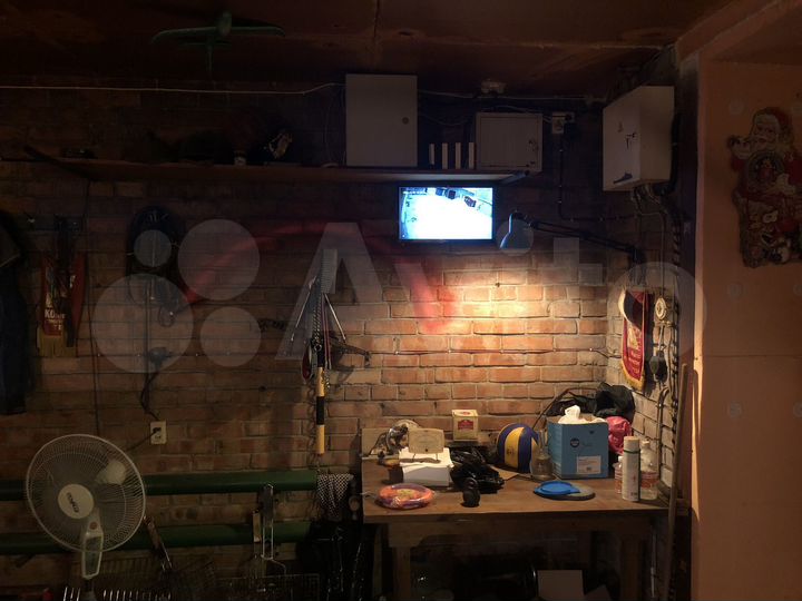 Гараж, > 30 м²